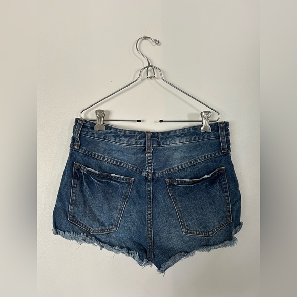 Women's FREE PEOPLE Jean Shorts Size W 27 Distressed Details - Picture 7 of 7